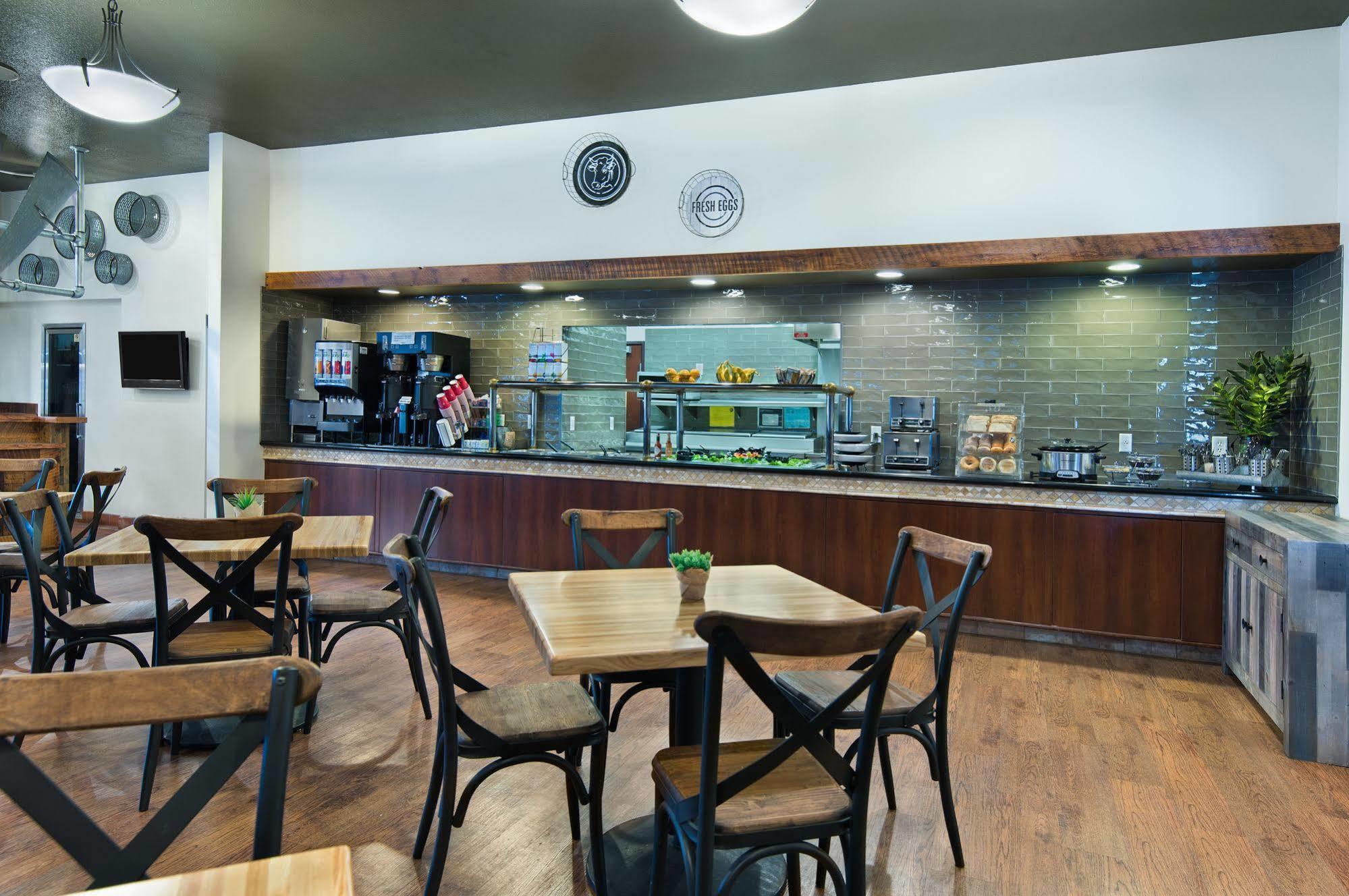Oxford Suites Гермістон Екстер'єр фото